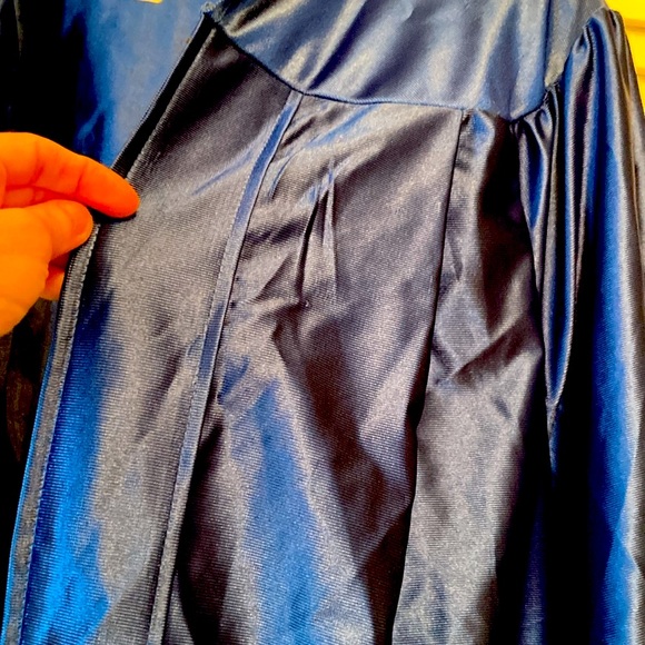 Graduation gown for height of 5 ft 9 inches to 5 ft 10 inches tall - Picture 5 of 5